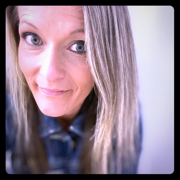 Meet your Posher, Christy - Picture 1 of 1